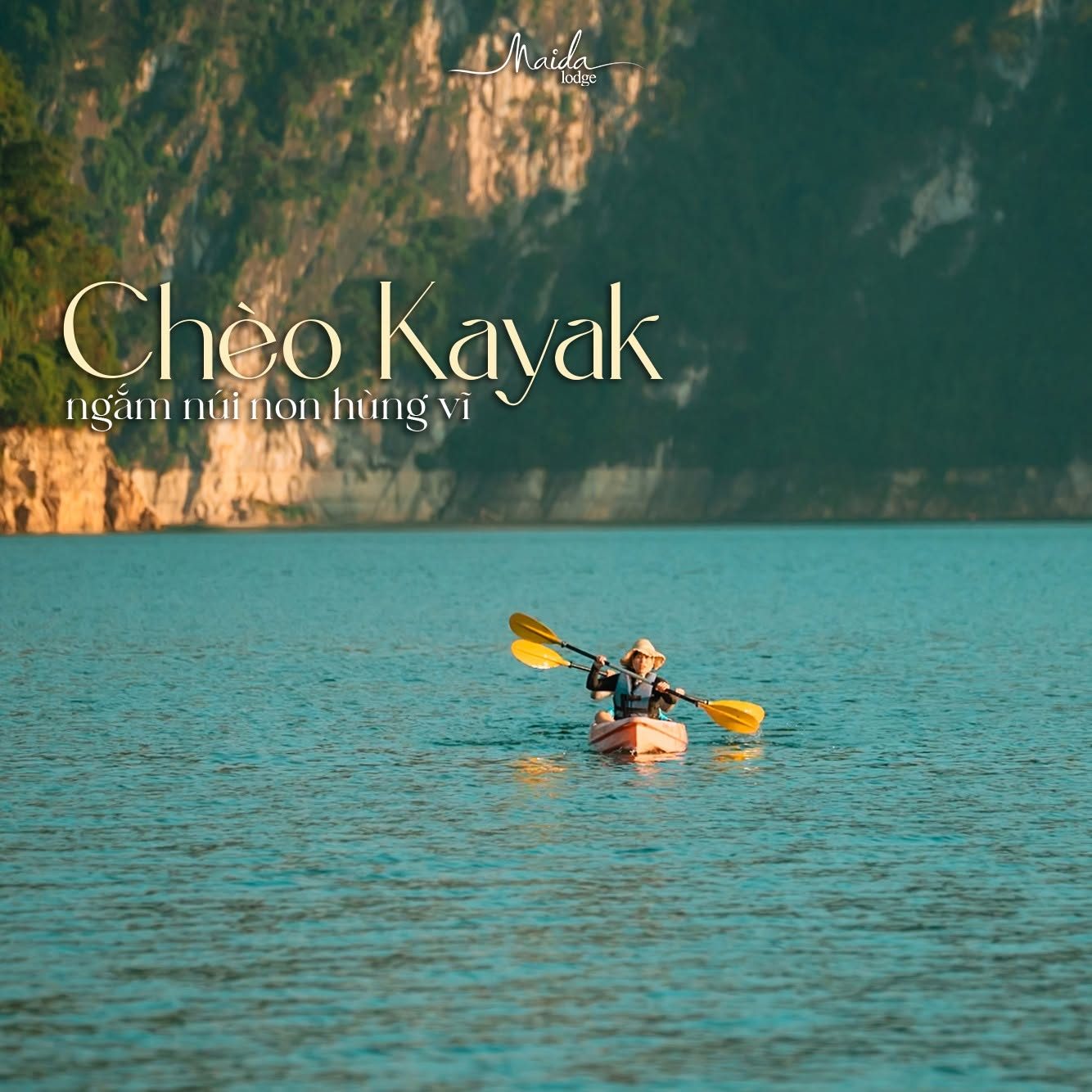 Chèo kayak trên hồ