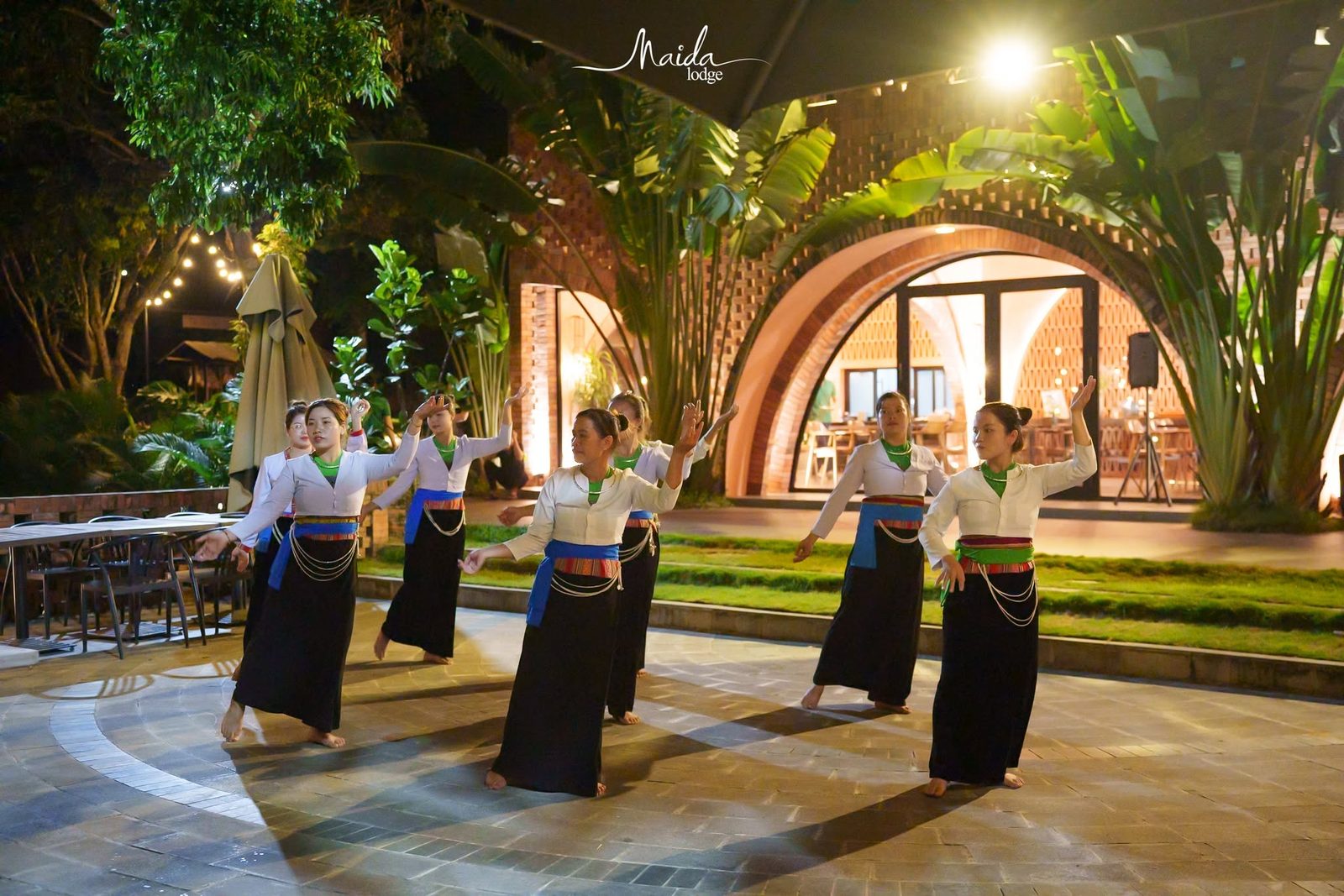 Văn nghệ dân tộc
